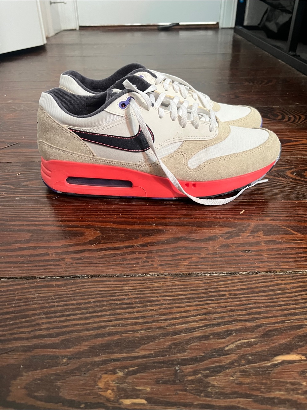 Nike Air Max Beige White with Pink Red Midsole—NIKE AIRE MEN SIZE 11